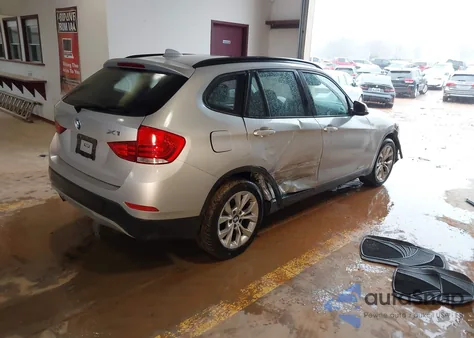 2013 BMW X1 xDrive28I z USA, uszkodzony, nr VIN WBAVL1C57DVR88314